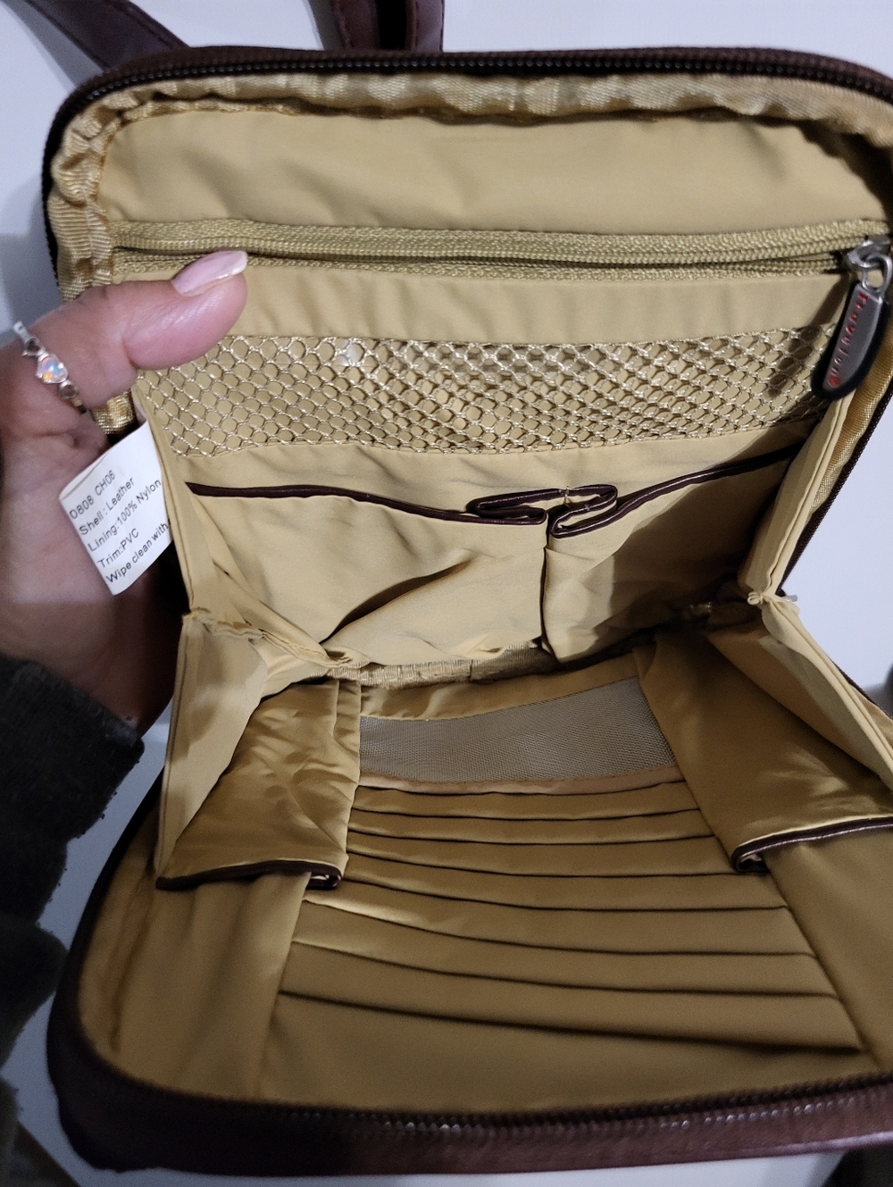 TRAVELON ANTI THEFT LEATHER CROSSBODY BAG - Picture 6 of 11